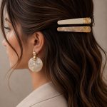 Ivory Muse Pearl Disc kadın küpe modeli, sedef görünümlü yuvarlak detaylı gold kadın küpe.